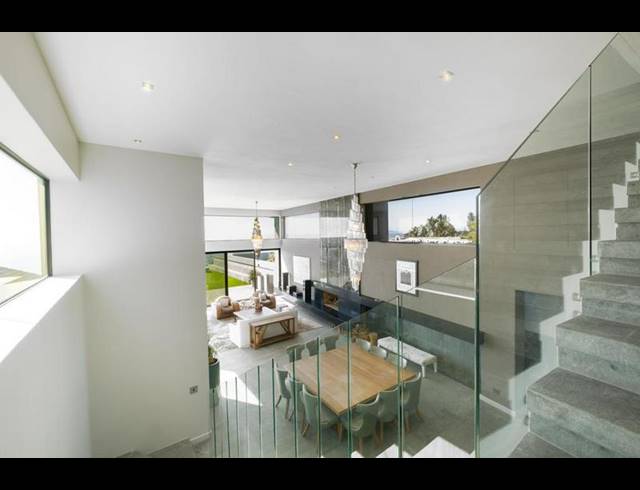 7 BEDROOM HOUSE FOR SALE IN BANTRY BAY